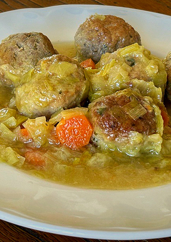 Una foto de Albóndigas guisadas con verduras