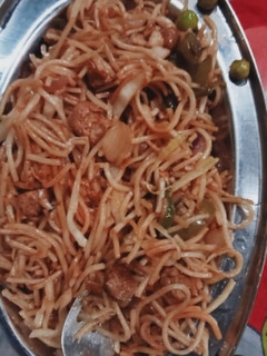 चाऊमिन (chowmein recipe in Hindi) रेसिपी मुख्य फोटो