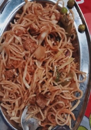 चाऊमिन (chowmein recipe in Hindi) रेसिपी मुख्य फोटो