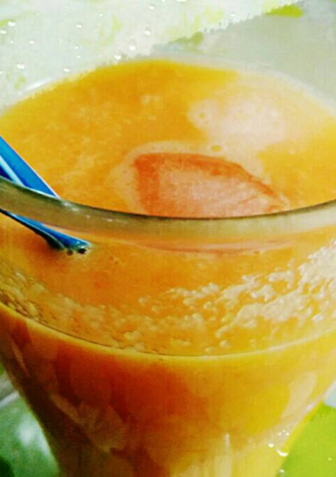 Una foto de Batido de melocotón, naranja, limón y zanahoria