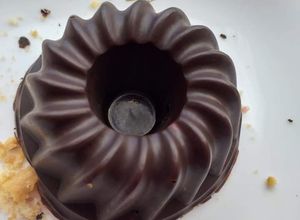 Foto di Ciambelline al cioccolato croccante con gelatina di lamponi