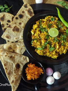 ડ્રાય પનીર ભુર્જી (Dry Paneer Bhurji Recipe In Gujarati) રેસીપી મુખ્ય ફોટો