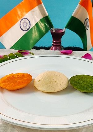 तिरंगी वेज इडली (tirangi veg idli recipe in Hindi) रेसिपी मुख्य फोटो