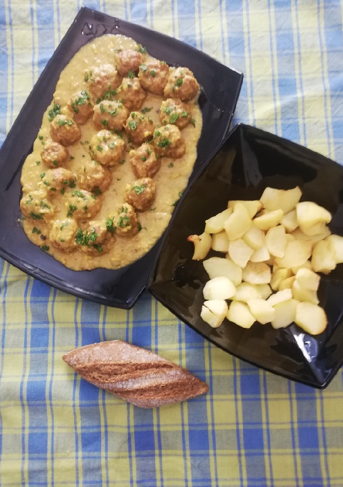 Una foto de Albóndigas en salsa de almendras