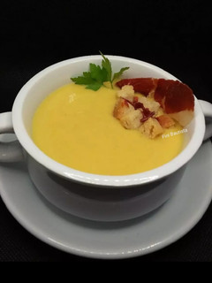 Una foto de Crema de pimientos amarillo