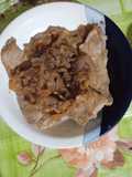 Cerdo con cebolla morada