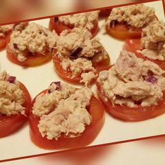 A picture of Tomato and tuna starter.