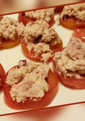 A picture of Tomato and tuna starter.