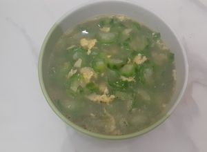 Foto resep Sup emes oyong telur simple 🍲🥚
