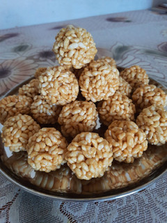 મમરા ના લાડુ(મમરા ladoo Recipe in Gujarati) રેસીપી મુખ્ય ફોટો
