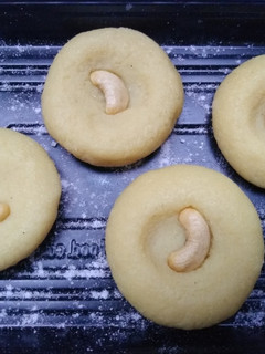काजू दूध पेड़ा (Kaju doodh peda recipe in hindi) रेसिपी मुख्य फोटो