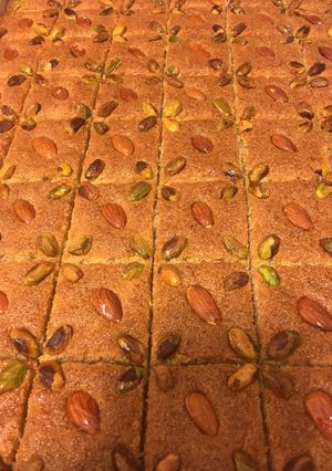 صورة لوصفة بسبوسة بالقشطة وجوز الهند
