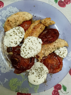 Una foto de Pollo Caprese