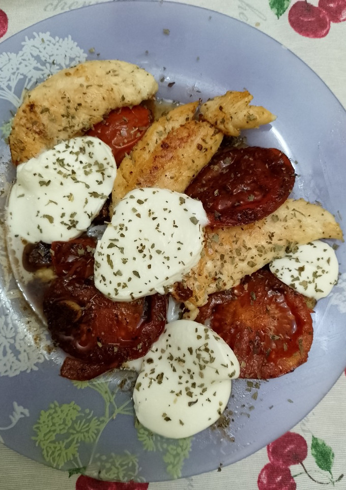 Una foto de Pollo Caprese