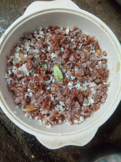 மாப்பிள்ளை சம்பா (சிகப்பு) அரிசி இனிப்பு அவியல் செய்முறை முக்கிய புகைப்படம்