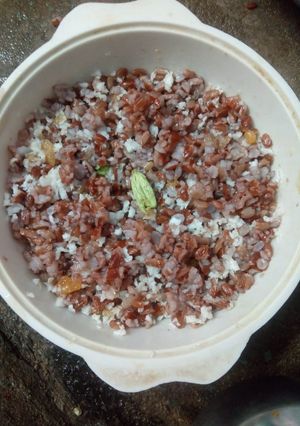 மாப்பிள்ளை சம்பா (சிகப்பு) அரிசி இனிப்பு அவியல் செய்முறை முக்கிய புகைப்படம்
