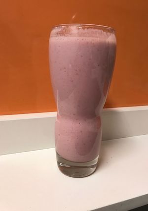 Una foto de Batido de fresa y plátano