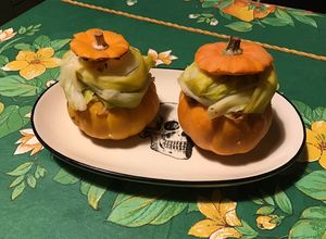 Une photo de Courges little be jack farcies aux poireaux et azeitao (fromage de brebis du Portugal)