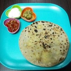 A picture of Aloo paratha.