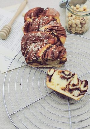 Une photo de BABKA MAISON A LA PATE A TARTINER CHOCOLAT NOISETTE & TONKA