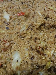 Una foto de Quinoa con verduras
