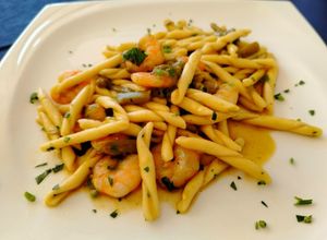 Foto di Strozzapreti Freschi con Gamberetti
