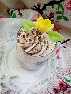 O poză a rețetei Desert cu cafea la pahar.