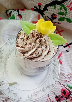 O poză a rețetei Desert cu cafea la pahar.