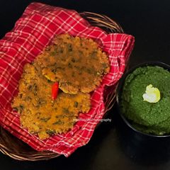 A picture of Sarson da Saag & Makki ki Roti.