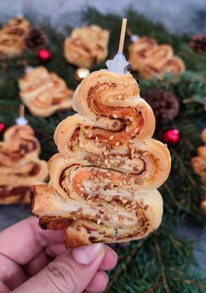 Una foto de 🎄 PINITOS CRUJIENTES DE SALMÓN 🎄