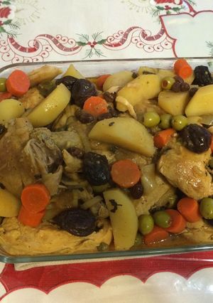 Una foto de Pollo navideño en vino blanco