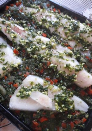 Una foto de Pescado al horno con espinaca. Todo hecho con congelados