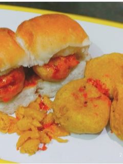 शेजवान वडापाव (schezwan vadapav recipe in marathi) रेसिपी चे मुख्य फोटो