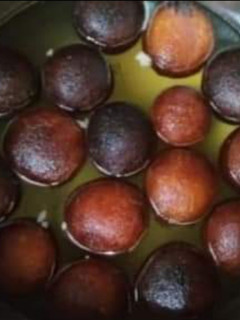 मावा गुलाब जामुन (mawa gulab jamun recipe in Hindi) रेसिपी मुख्य फोटो
