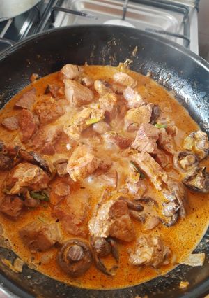 Una foto de Salsa crema de solomillo y champiñón