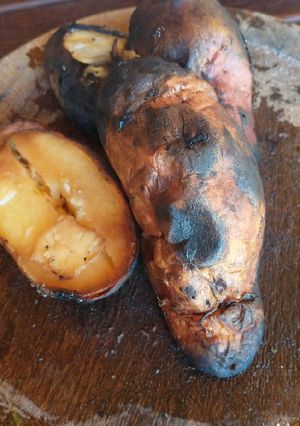 Una foto de Papas y batatas a la parrilla