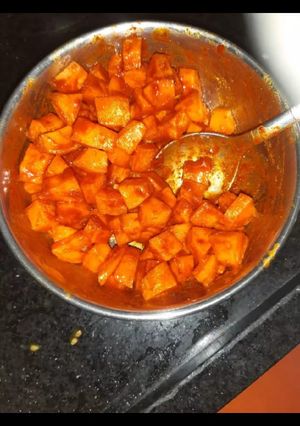 લસણ વાળા ગાજર (Lasaniya Gajar Recipe In Gujarati) રેસીપી મુખ્ય ફોટો