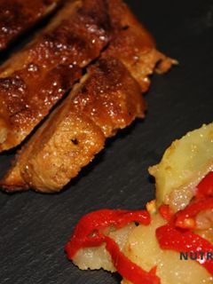 Una foto de Seitán con patatas y piquillos