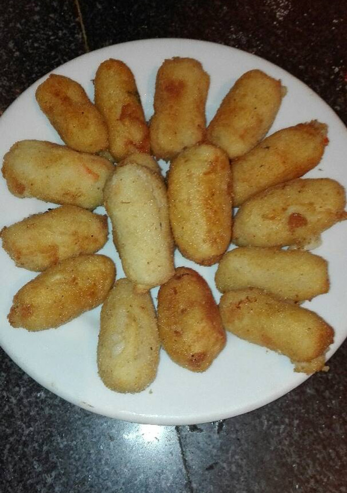 Una foto de Croquetas de merluza, rape y palitos de mar 