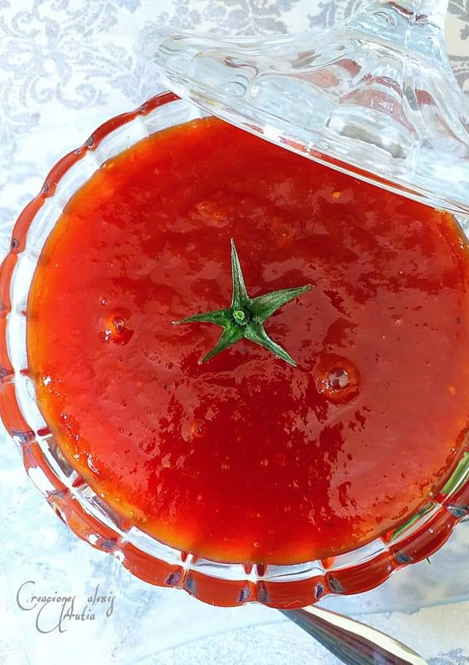 Una foto de Confitura de tomates baby en rama con toques de clementinas