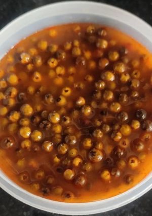 A picture of Green peppercorn pickle.
