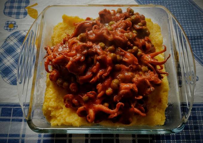 Passi a Fai  Premiato Polenta con ciuffi di calamaro in umido