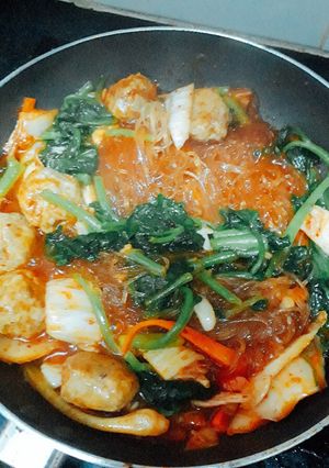 Hình của món Miếng xào Kim Chi xíu mại mồng tơi.