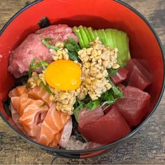 A picture of Japanese Colorful Rice Bowl.