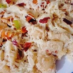 A picture of Spicy chicken pasta.