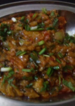 રીંગણ નો ઓળો કાઠિયાવાડી રીતે (Ringan Oro Kathiyawadi Style Recipe In Gujarati) રેસીપી મુખ્ય ફોટો