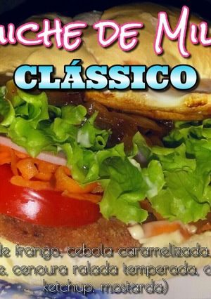 Una foto de Sándwich de Milanesa Completo estilo Argentino