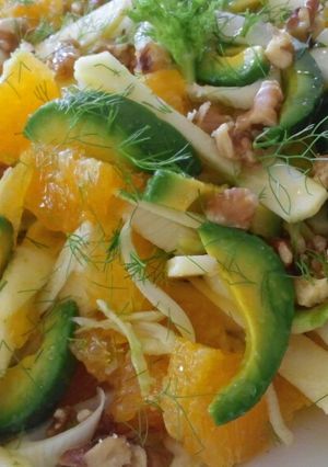 Una foto de Ensalada de hinojo, naranja y manzana