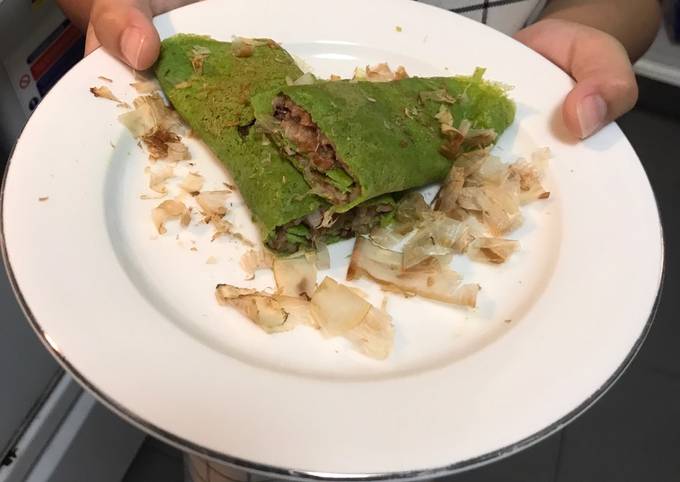 Cara membuat Dadar Hijau Isi Nasi Merah Cara membuat Dadar Hijau Isi Nasi Merah