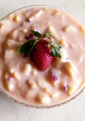 A picture of Strawberry custard fruit salad.
